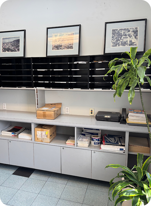 Explore space slide 4 - Modern workspace design